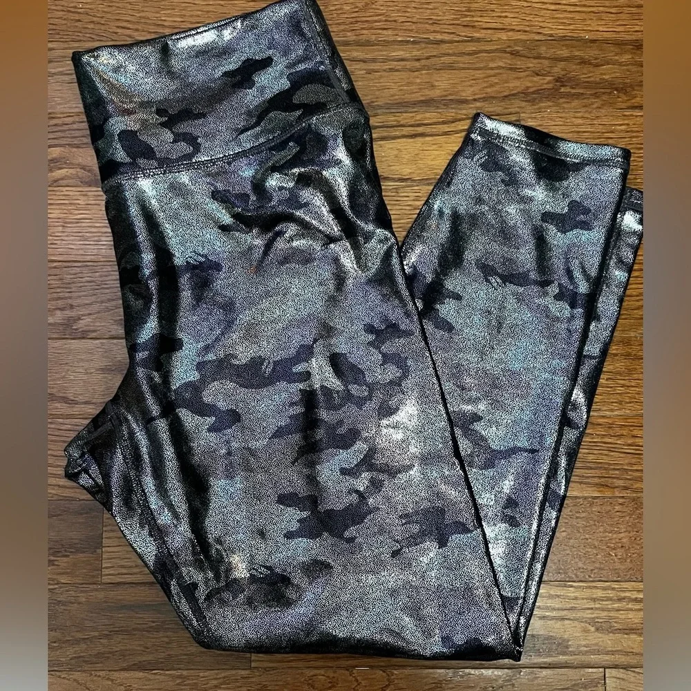 Fabletics Define PowerHold® High-Waisted 7/8 Legging - Picture 5 of 8